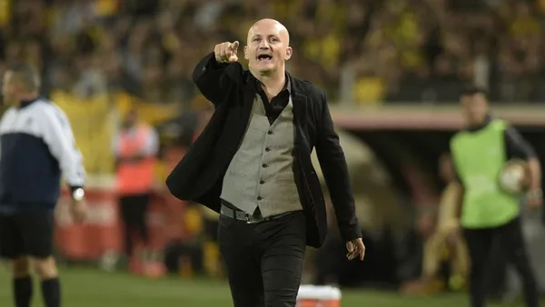 Liga de Quito ha decidido mantener a Pablo Repetto hasta final de temporada, sin embargo al preguntarle qué pasa con el rendimiento del plantel se excusó de una manera insólita