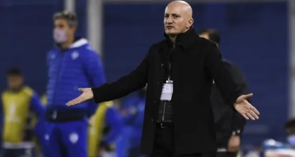 Liga de Quito hizo oficial la salida de Pablo Repetto del cargo de entrenador del equipo, tras cuatro años