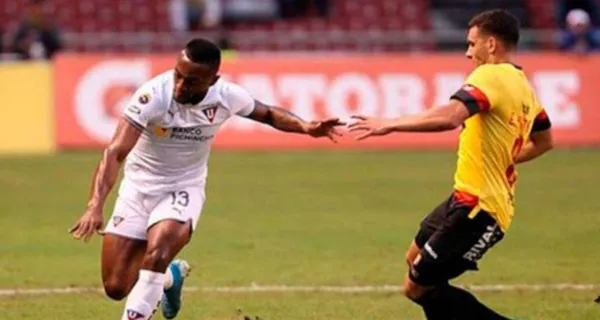 Liga de Quito levantó la copa de campeón contra Barcelona SC y lo que hicieron mientras los albos festejaron no pasó desapercibido