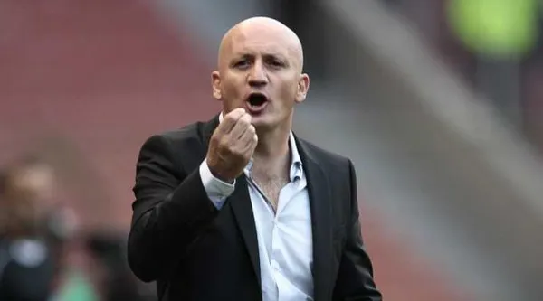 Liga de Quito perdía por goleada y el estadio se fue contra el entrenador