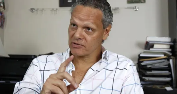 Liga de Quito perdió 1 a 0 contra Aucas en el estadio Gonzalo Pozo Ripalda y los hinchas estallaron porque el equipo puede quedarse hasta sin Libertadores. Todos los dardos apuntaron a Esteban Paz