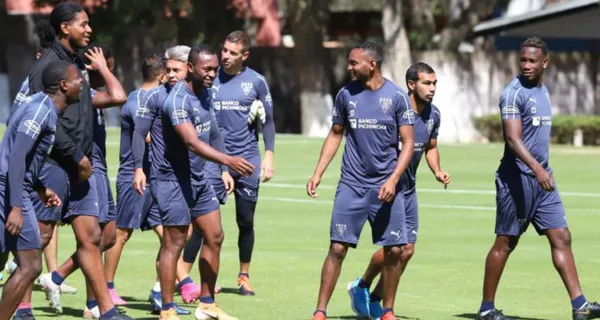 Liga de Quito perdió contra Aucas por la mínima diferencia en el estadio Gonzalo Pozo Ripalda lo que ocasionó las críticas de los hinchas. En redes sociales culparon a una persona en específico