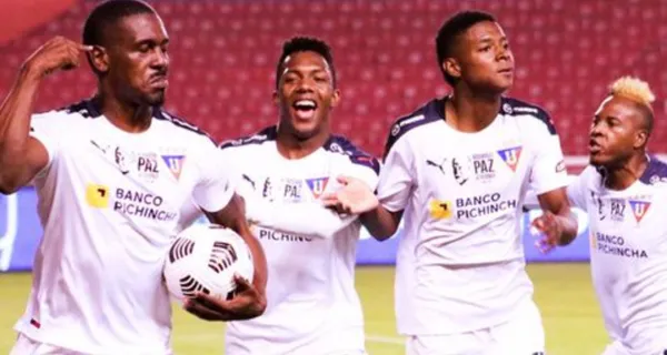 Liga de Quito perdió contra Aucas por la mínima diferencia y en camerinos hubo un jugador que decidió ponerse al frente para que sus compañeros reaccionaran pues se están quedando sin Libertadores