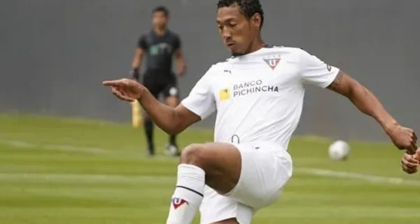 Liga de Quito no pudo ganar a Deportivo Cuenca y entre los cambios fue de José Quintero por Luis Caicedo, algo que la hinchada no entendió