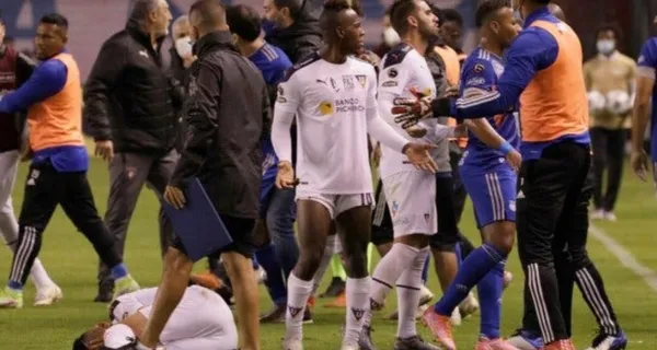 Liga de Quito no se quedará de brazos cruzados luego de los incidentes ocurridos ante Emelec en el estadio Rodrigo Paz Delgado y piden castigos para los jugadores rivales. Esto y más en el resumen de noticias de El Futbolero