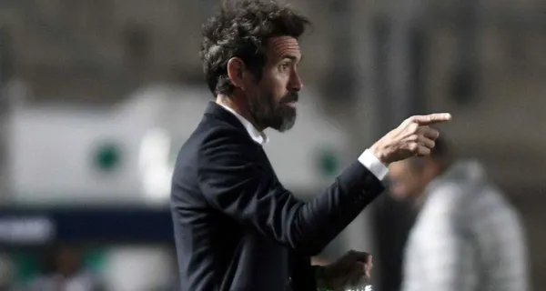 Liga de Quito sigue contra el tiempo para contratar a su nuevo entrenador, porque Pablo Repetto se aferra al puesto y le aparecen nuevas propuestas a Eduardo Domínguez