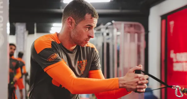 Liga de Quito no tendrá a Adrián Gabbarini por seis meses luego que se confirmara una ruptura de ligamento cruzado. Lastimosamente habría ocurrido tras un choque con Santiago Scotto