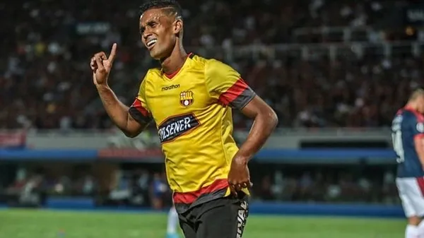 Llamó la atención a los jugadores por su aspecto