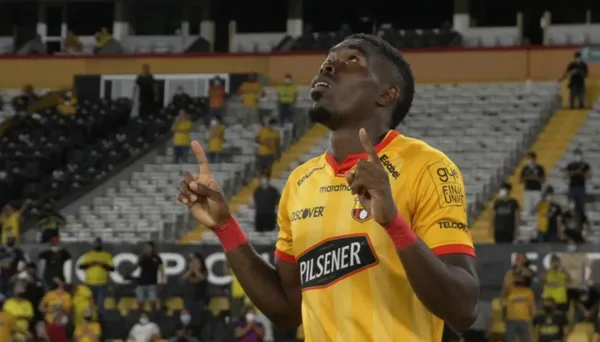 Lo que hace el mediocampista luego de los entrenamientos que molestó a los aficionados