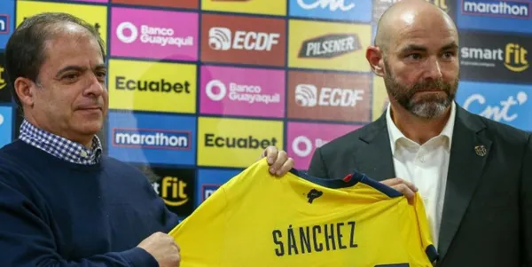 Lo que hicieron los jugadores de la Selección Ecuatoriana con Félix Sánchez
