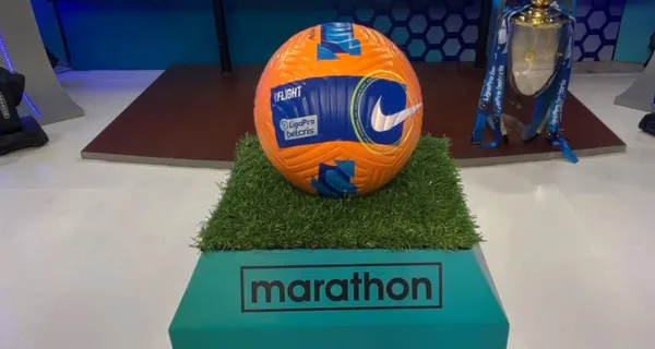 Los aficionados acusan en las redes sociales que el balón es imperceptible en la transmisión