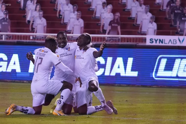 "Los Albos" aplastaron a Sociedad Deportiva Aucas