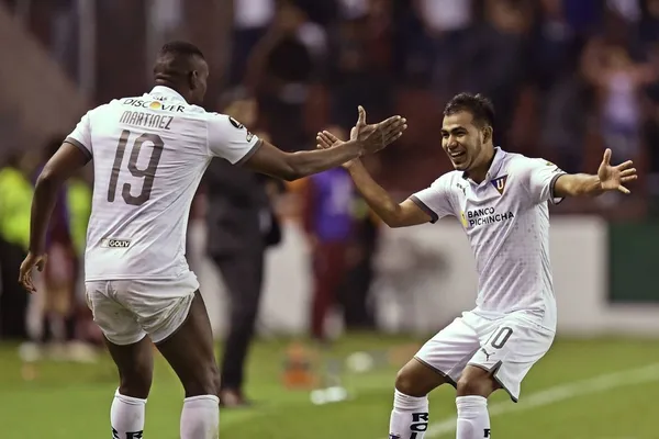 "Los Albos" cumplen con una buena participación en Copa Libertadores