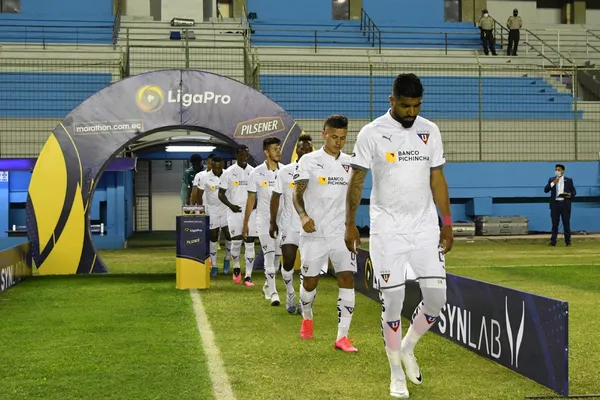 "Los albos" deberán esperar para conocer su rival en la final