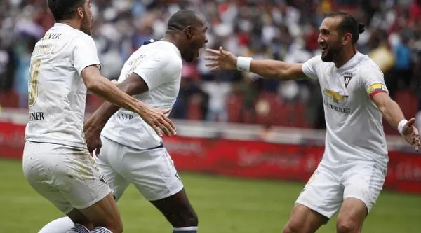 "Los albos" no dejan de buscar un delantero para 2021