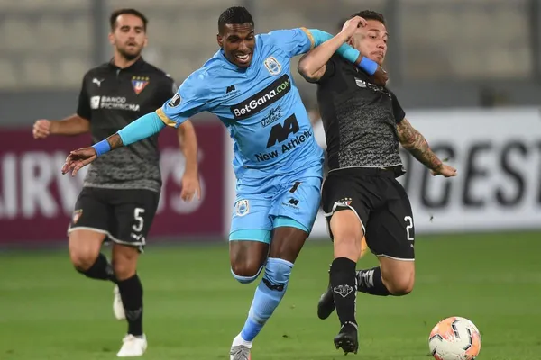 Los albos mejoran su funcionamiento en la mitad de la cancha