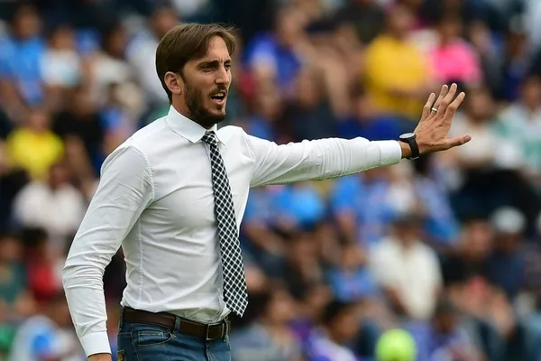 "Los albos" piensan en 021