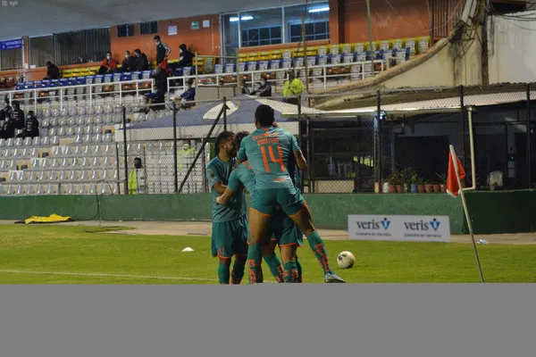 Los Albos superaron si ningún problema a Técnico Universitario