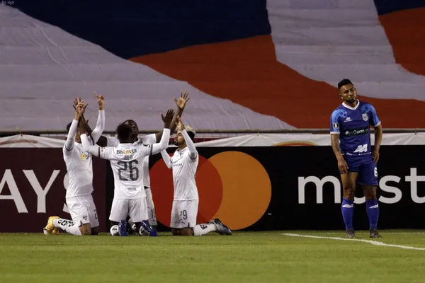 Los albos volvieron a golear y clasificaron a octavos de final de la Copa Libertadores