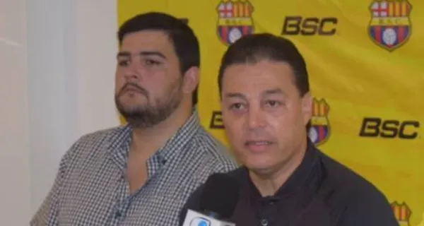 Los ánimos se caldearon y por medio de las redes sociales un hincha retó a los golpes a directivo de Barcelona SC, que no dudó en responder a los improperios
