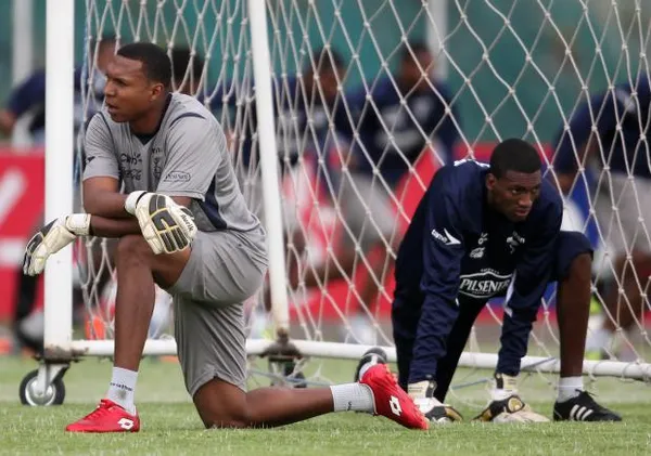 Los arqueros ecuatorianos podrían aportar con su experiencia a la selección, a pesar de los nuevos nombres como Padilla y Ortiz