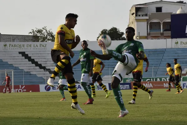 "Los canarios" le dejaron la punta a Emelec y a sus hinchas no le gustó nada