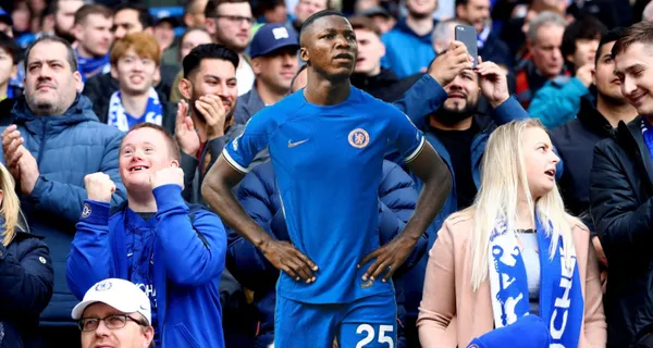 Los hinchas de Chelsea hablaron sobre Moisés Caicedo