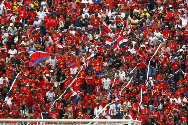Los hinchas del Rojo se la tomaron con AV25
