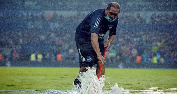 Los hinchas de El Nacional se burlaron de la cancha de Emelec
