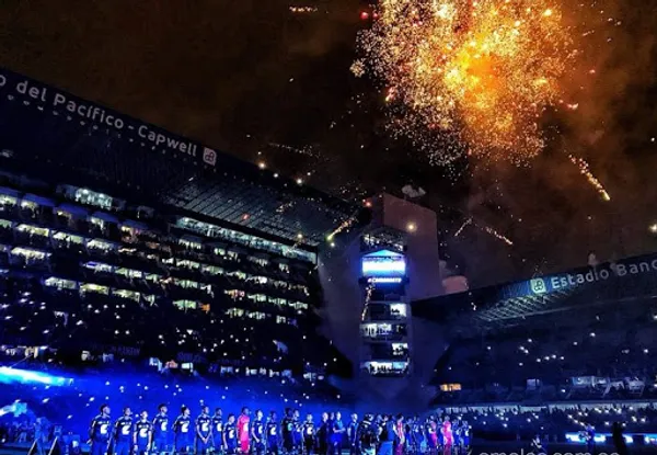 Los hinchas de Emelec fueron partícipes de la kiss cam