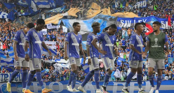 Los hinchas de Emelec intimidaron a los jugadores