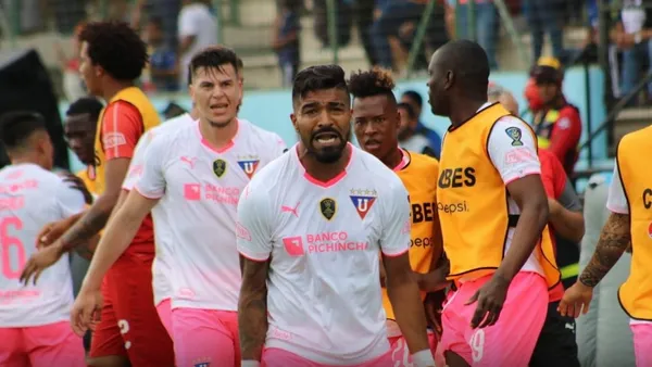 Los hinchas de LDU desatan su imaginación