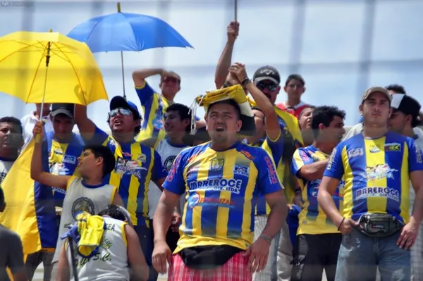Los hinchas llegaron con entradas brindads por el presidente del equipo