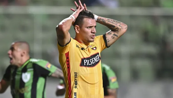 Los hinchas ya no soportan al manabita y lo quieren fuera del equipo