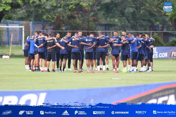 Los jóvenes del "Bombillo" ilusionaron a la hinchada con su debut