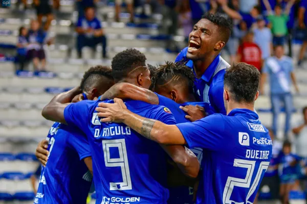 Los jugadores de Emelec compartieron tiempo junto a sus esposas