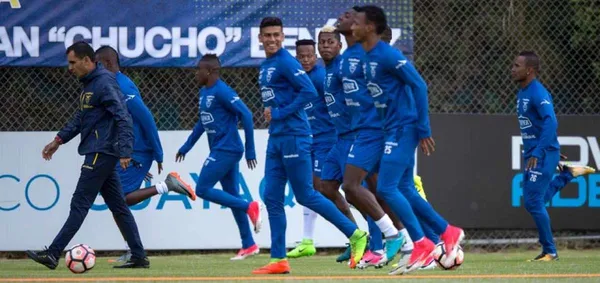 Los jugadores que cumplen los requerimientos FIFA para ser convocados