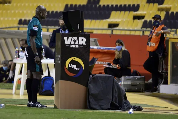 Luego de la petición de los equipos, empezaron a circular los audios del VAR