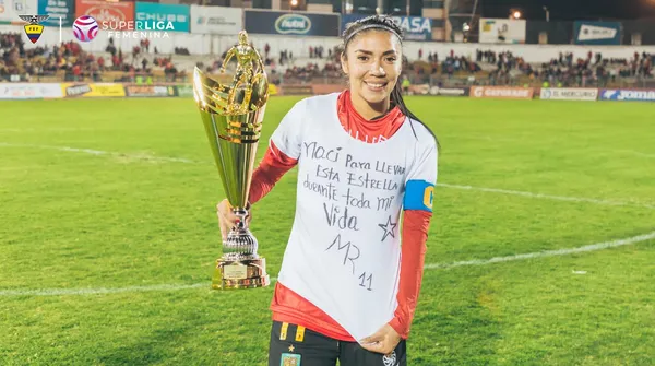 Madelin Riera, delantera de Deportivo Cuenca,anotó dos goles en la final que le valieron para superar a Kaviedes