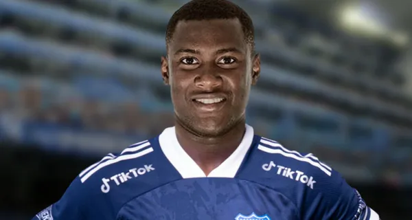 Marcos Caicedo luego de una larga operación apareció nuevamente en Emelec ¿ya podrá jugar en el remate del año?