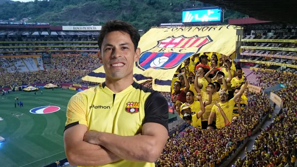 Matías Oyola cruzado los brazos, hinchada de BSC en estadio Monumental. Foto tomada de: Revista Winner/Barcelona SC