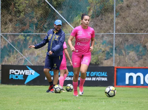 Mayra Olvera viajará hasta España pues fue oficializada para jugar por Sporting Gijón, tras terminar la temporada con Dragonas IDV