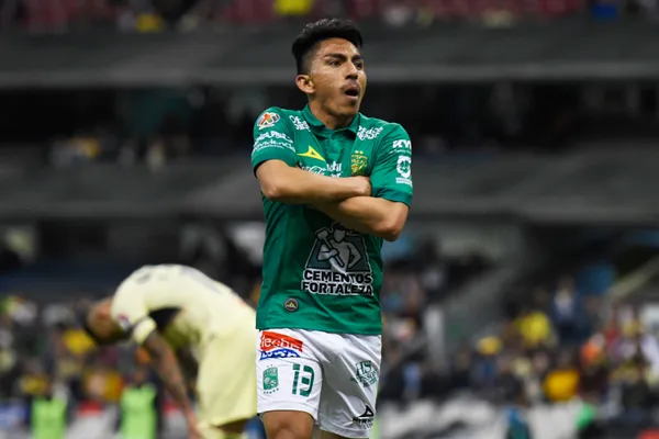 Mena juega bien y además gana un gran salario