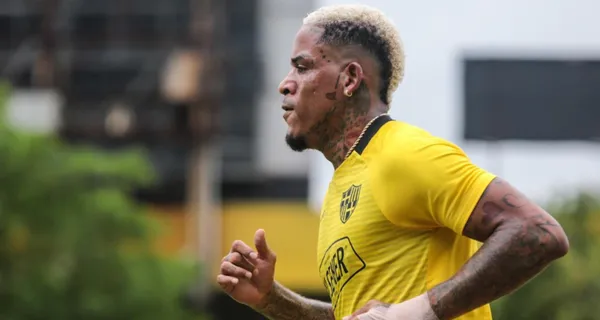 Michael Arroyo fue una de las figuras del fútbol ecuatoriano sin embargo ahora no tiene equipo y el costo de su pase cayó por los suelos