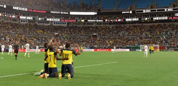 Michael Carcelén se ganó la convocatoria ante El Salvador luego de su gran partido