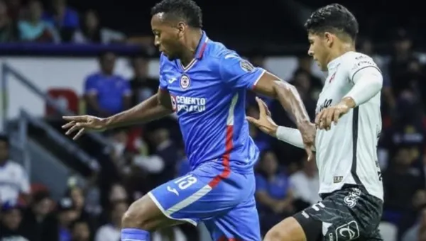 Michael Estrada fue humillado en México con su equipo el Cruz Azul