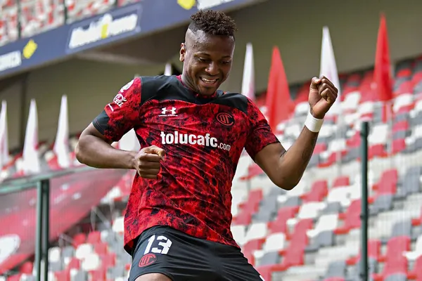 Michael Estrada a la altura de figuras que juegan en el fútbol europeo según la directiva de Boca Juniors