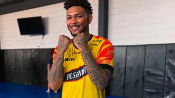 Michael Morales entrenando con la camiseta de Barcelona SC