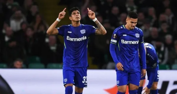 Mientras todos celebraban por la victoria ante el Leipzig, Piero, se arrodilló y agradeció a Dios