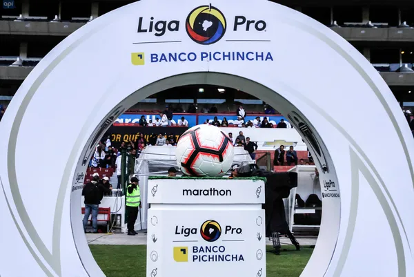 Miller Salazar, quien preside a Macará, ha declarado la idea que se tiene para el fútbol ecuatoriano con más equipos en primera A